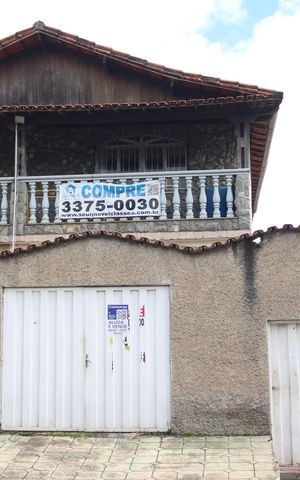Casa à venda com 360m², 3 quartos e 3 vagasFachada /Plaquinha Instalada