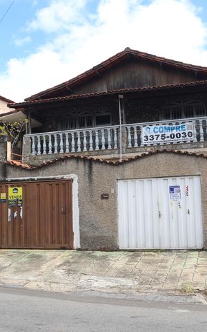 Casa à venda com 360m², 3 quartos e 3 vagasFachada /Plaquinha Instalada