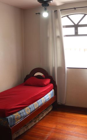 Casa à venda com 360m², 3 quartos e 3 vagasCasa 2 Quarto 1