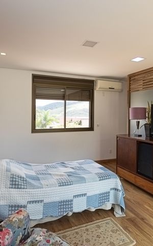 Casa de condomínio à venda com 380m², 4 quartos e 5 vagas Casa de condomínio à venda com 380m², 4 quartos e 5 vagasSuíte 1