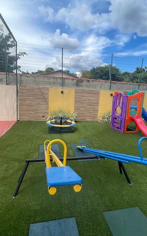Apartamento à venda com 263m², 4 quartos e 3 vagas Apartamento à venda com 263m², 4 quartos e 3 vagasÁrea comum - Playground