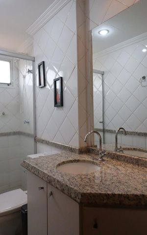 Apartamento para alugar com 55m², 2 quartos e 2 vagas Apartamento para alugar com 55m², 2 quartos e 2 vagasBanheiro da Suíte 1