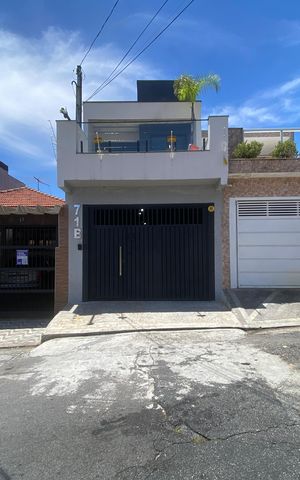 Casa à venda com 107m², 3 quartos e 1 vaga Casa à venda com 107m², 3 quartos e 1 vagaFachada