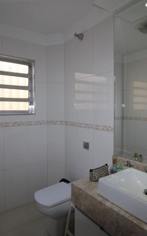 Casa à venda com 315m², 4 quartos e 8 vagasBanheiro 2