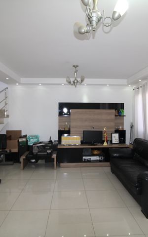 Casa à venda com 315m², 4 quartos e 8 vagasSala