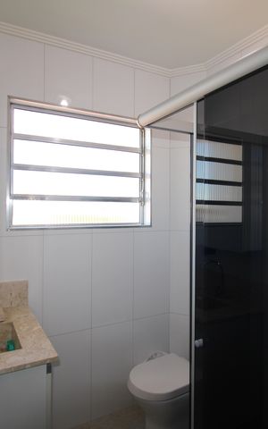 Casa à venda com 315m², 4 quartos e 8 vagasBanheiro