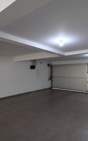 Casa à venda com 315m², 4 quartos e 8 vagasGaragem