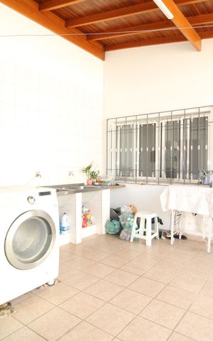 Casa à venda com 315m², 4 quartos e 8 vagasÁrea de Serviço