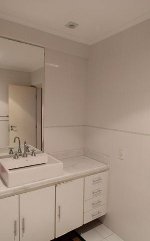 Apartamento para alugar com 355m², 4 quartos e 4 vagasQuarto 2 - Banheiro