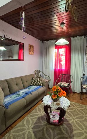 Casa à venda com 120m², 4 quartos e 1 vaga Casa à venda com 120m², 4 quartos e 1 vagaSala