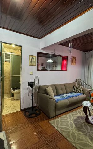 Casa à venda com 120m², 4 quartos e 1 vaga Casa à venda com 120m², 4 quartos e 1 vagaSala