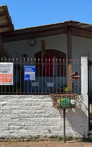 Casa à venda com 120m², 4 quartos e 1 vaga Casa à venda com 120m², 4 quartos e 1 vagaFachada