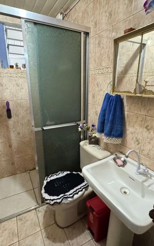 Casa à venda com 120m², 4 quartos e 1 vaga Casa à venda com 120m², 4 quartos e 1 vagaBanheiro