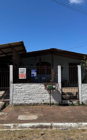 Casa à venda com 120m², 4 quartos e 1 vaga Casa à venda com 120m², 4 quartos e 1 vagaFachada