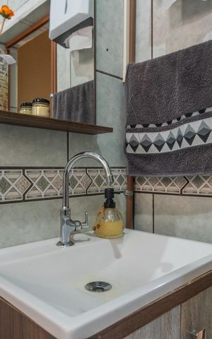Casa à venda com 530m², 2 quartos e 3 vagas Casa à venda com 530m², 2 quartos e 3 vagasBanheiro 1