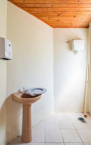 Casa à venda com 530m², 2 quartos e 3 vagas Casa à venda com 530m², 2 quartos e 3 vagasBanheiro 2