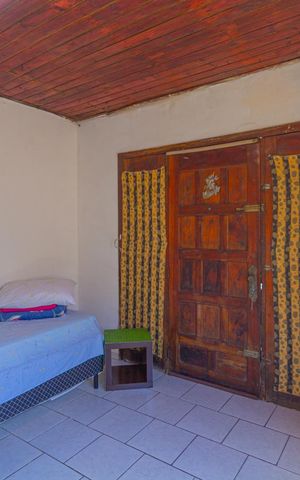Casa à venda com 350m², 3 quartos e 3 vagas Casa à venda com 350m², 3 quartos e 3 vagasSala