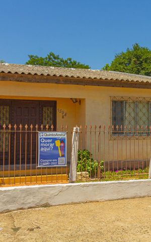 Casa à venda com 350m², 3 quartos e 3 vagas Casa à venda com 350m², 3 quartos e 3 vagasFachada