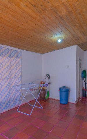 Casa à venda com 350m², 3 quartos e 3 vagas Casa à venda com 350m², 3 quartos e 3 vagasVaranda