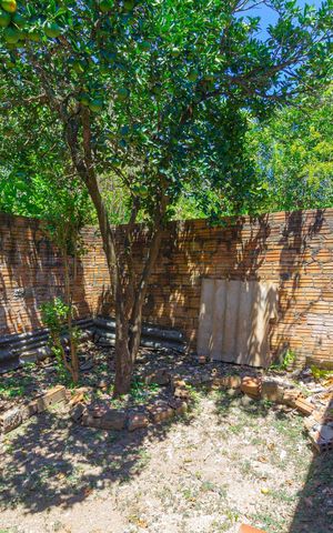 Casa à venda com 350m², 3 quartos e 3 vagas Casa à venda com 350m², 3 quartos e 3 vagasQuintal
