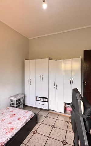 Casa à venda com 205m², 4 quartos e 3 vagas Casa à venda com 205m², 4 quartos e 3 vagasQuarto 2