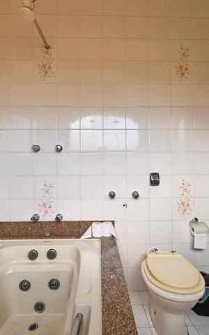 Casa à venda com 205m², 4 quartos e 3 vagas Casa à venda com 205m², 4 quartos e 3 vagasBanheiro 3