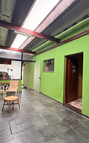 Casa à venda com 205m², 4 quartos e 3 vagas Casa à venda com 205m², 4 quartos e 3 vagasVaranda
