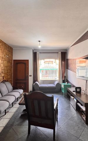 Casa à venda com 205m², 4 quartos e 3 vagas Casa à venda com 205m², 4 quartos e 3 vagasSala
