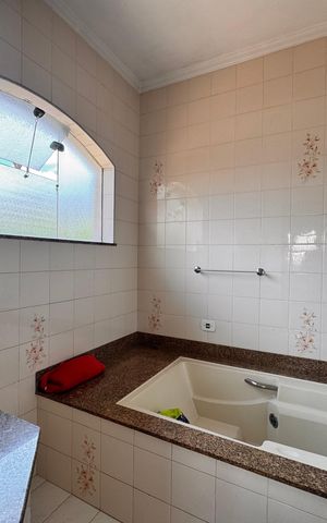 Casa à venda com 205m², 4 quartos e 3 vagas Casa à venda com 205m², 4 quartos e 3 vagasBanheiro 3