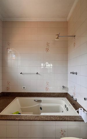 Casa à venda com 205m², 4 quartos e 3 vagas Casa à venda com 205m², 4 quartos e 3 vagasBanheiro 3