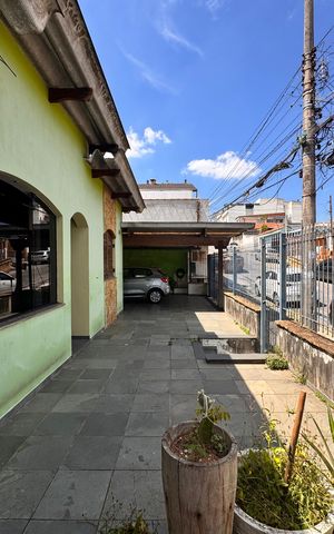 Casa à venda com 205m², 4 quartos e 3 vagas Casa à venda com 205m², 4 quartos e 3 vagasGaragem