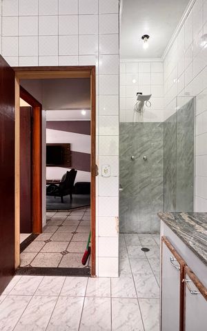 Casa à venda com 205m², 4 quartos e 3 vagas Casa à venda com 205m², 4 quartos e 3 vagasBanheiro 2