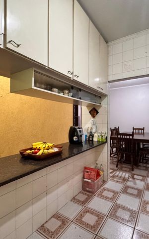 Casa à venda com 205m², 4 quartos e 3 vagas Casa à venda com 205m², 4 quartos e 3 vagasCozinha