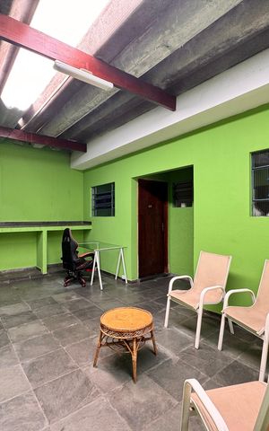 Casa à venda com 205m², 4 quartos e 3 vagas Casa à venda com 205m², 4 quartos e 3 vagasVaranda