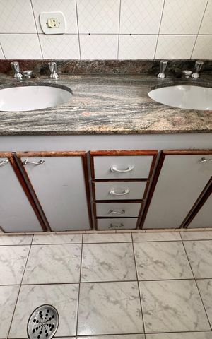 Casa à venda com 205m², 4 quartos e 3 vagas Casa à venda com 205m², 4 quartos e 3 vagasBanheiro 2