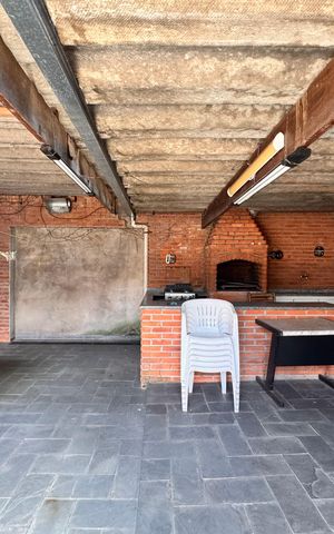 Casa à venda com 205m², 4 quartos e 3 vagas Casa à venda com 205m², 4 quartos e 3 vagasÁrea gourmet