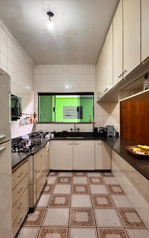Casa à venda com 205m², 4 quartos e 3 vagas Casa à venda com 205m², 4 quartos e 3 vagasCozinha