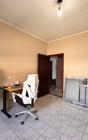 Casa à venda com 205m², 4 quartos e 3 vagas Casa à venda com 205m², 4 quartos e 3 vagasQuarto 1