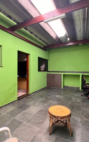 Casa à venda com 205m², 4 quartos e 3 vagas Casa à venda com 205m², 4 quartos e 3 vagasVaranda