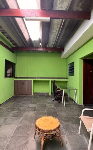 Casa à venda com 205m², 4 quartos e 3 vagas Casa à venda com 205m², 4 quartos e 3 vagasVaranda