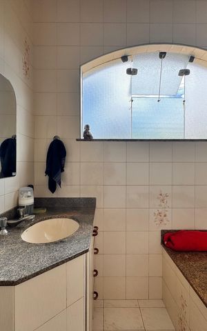 Casa à venda com 205m², 4 quartos e 3 vagas Casa à venda com 205m², 4 quartos e 3 vagasBanheiro 3