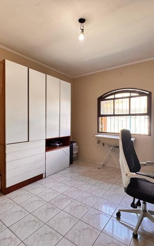 Casa à venda com 205m², 4 quartos e 3 vagas Casa à venda com 205m², 4 quartos e 3 vagasQuarto 1