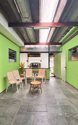 Casa à venda com 205m², 4 quartos e 3 vagas Casa à venda com 205m², 4 quartos e 3 vagasVaranda