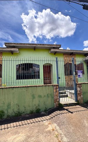 Casa à venda com 205m², 4 quartos e 3 vagas Casa à venda com 205m², 4 quartos e 3 vagasFachada + plaquinha