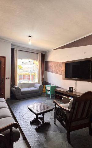 Casa à venda com 205m², 4 quartos e 3 vagas Casa à venda com 205m², 4 quartos e 3 vagasSala