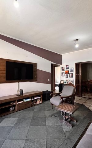 Casa à venda com 205m², 4 quartos e 3 vagas Casa à venda com 205m², 4 quartos e 3 vagasSala