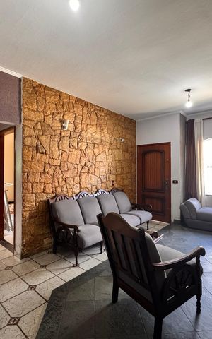 Casa à venda com 205m², 4 quartos e 3 vagas Casa à venda com 205m², 4 quartos e 3 vagasSala