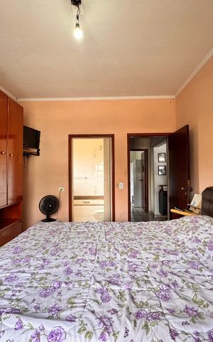 Casa à venda com 205m², 4 quartos e 3 vagas Casa à venda com 205m², 4 quartos e 3 vagasSuite