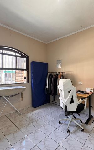 Casa à venda com 205m², 4 quartos e 3 vagas Casa à venda com 205m², 4 quartos e 3 vagasQuarto 1