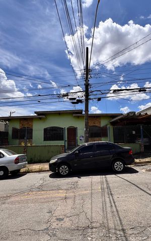 Casa à venda com 205m², 4 quartos e 3 vagas Casa à venda com 205m², 4 quartos e 3 vagasFachada + plaquinha